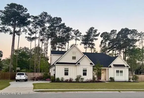 506 Crown Pointe Drive, Hampstead, NC 28443