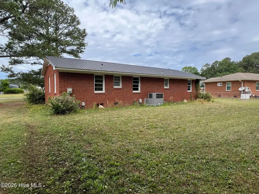 809 Fox Street, Elizabethtown, NC 28337 - #2