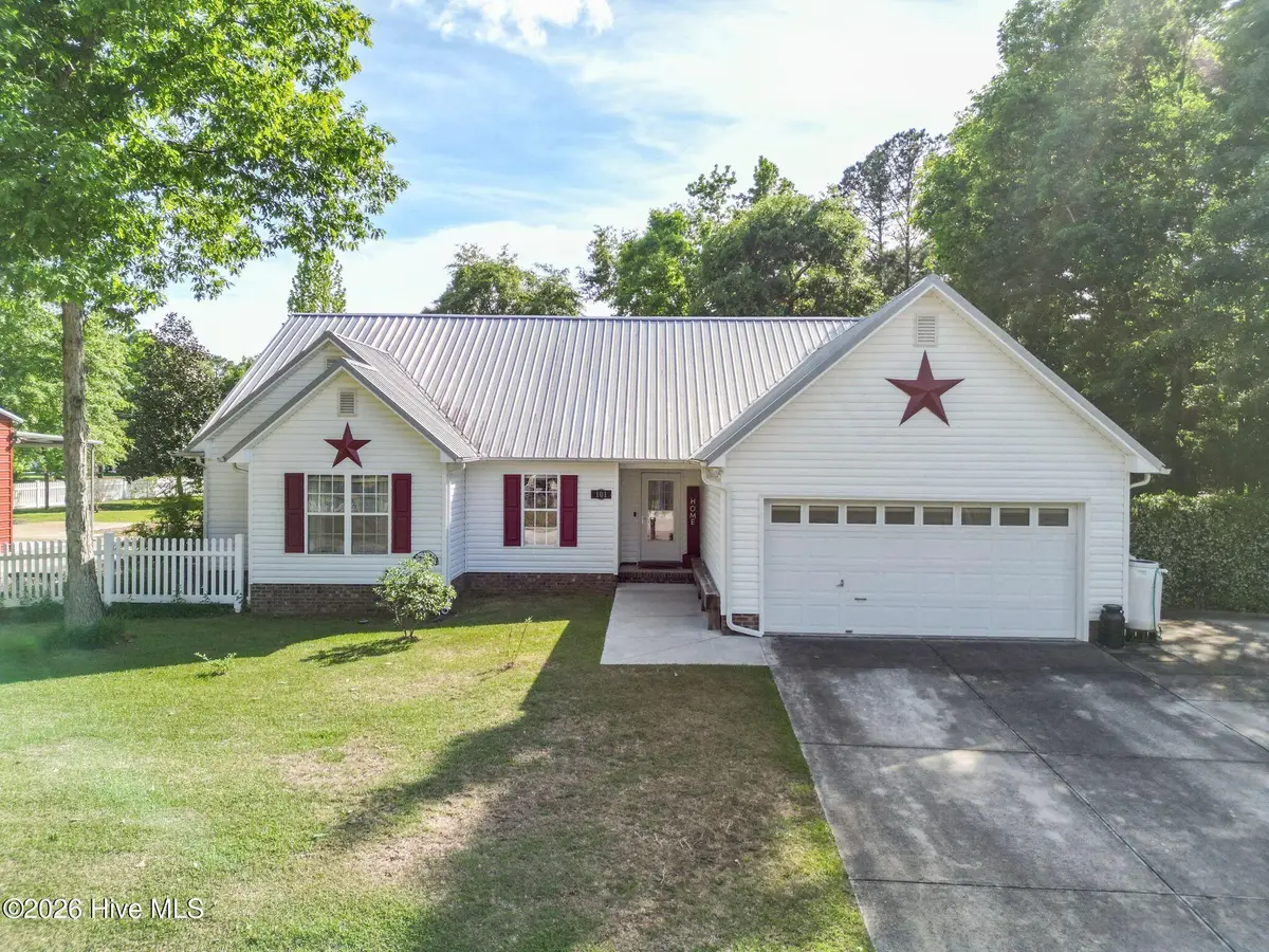101 Black Walnut Drive, Richlands, NC 28574 - #1
