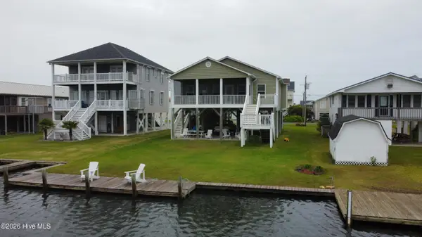 3055 3rd Street, Surf City, NC 28445