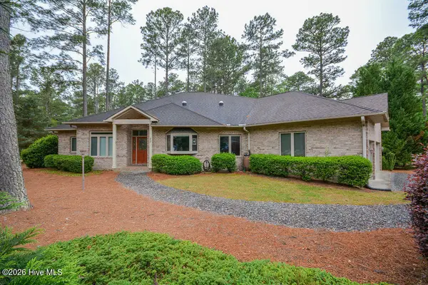 11 Canterbury Circle, Pinehurst, NC 28374