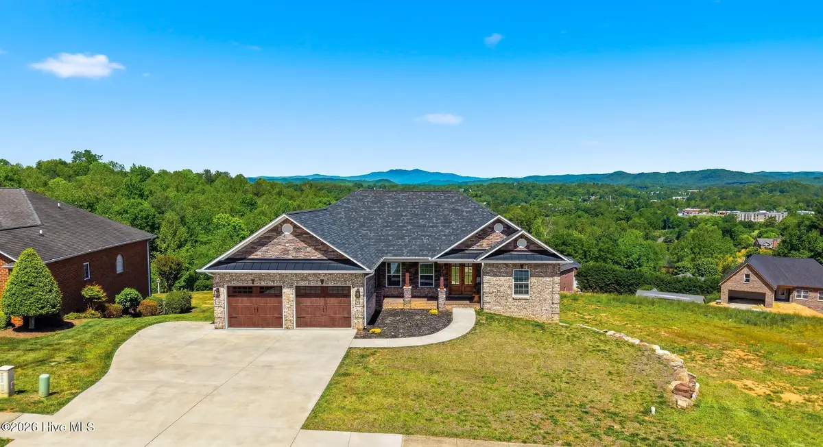 418 Huntington Woods Drive N, Lenoir, NC 28645 - #1
