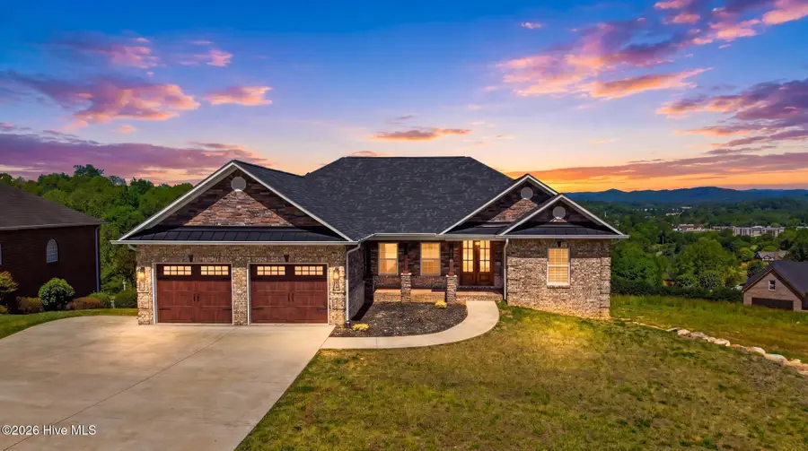 418 Huntington Woods Drive N, Lenoir, NC 28645 - #2