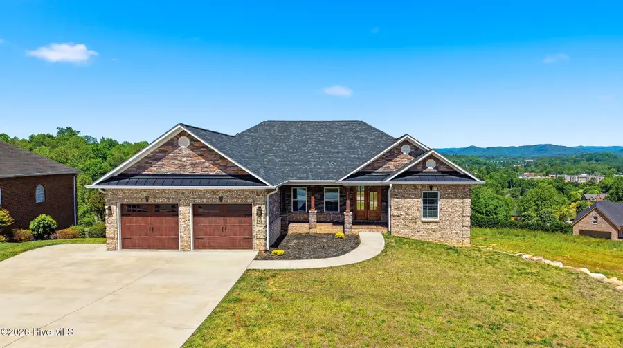 418 Huntington Woods Drive N, Lenoir, NC 28645 - #3