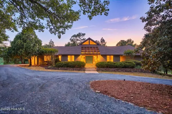 18 Lochdon Court, Pinehurst, NC 28374