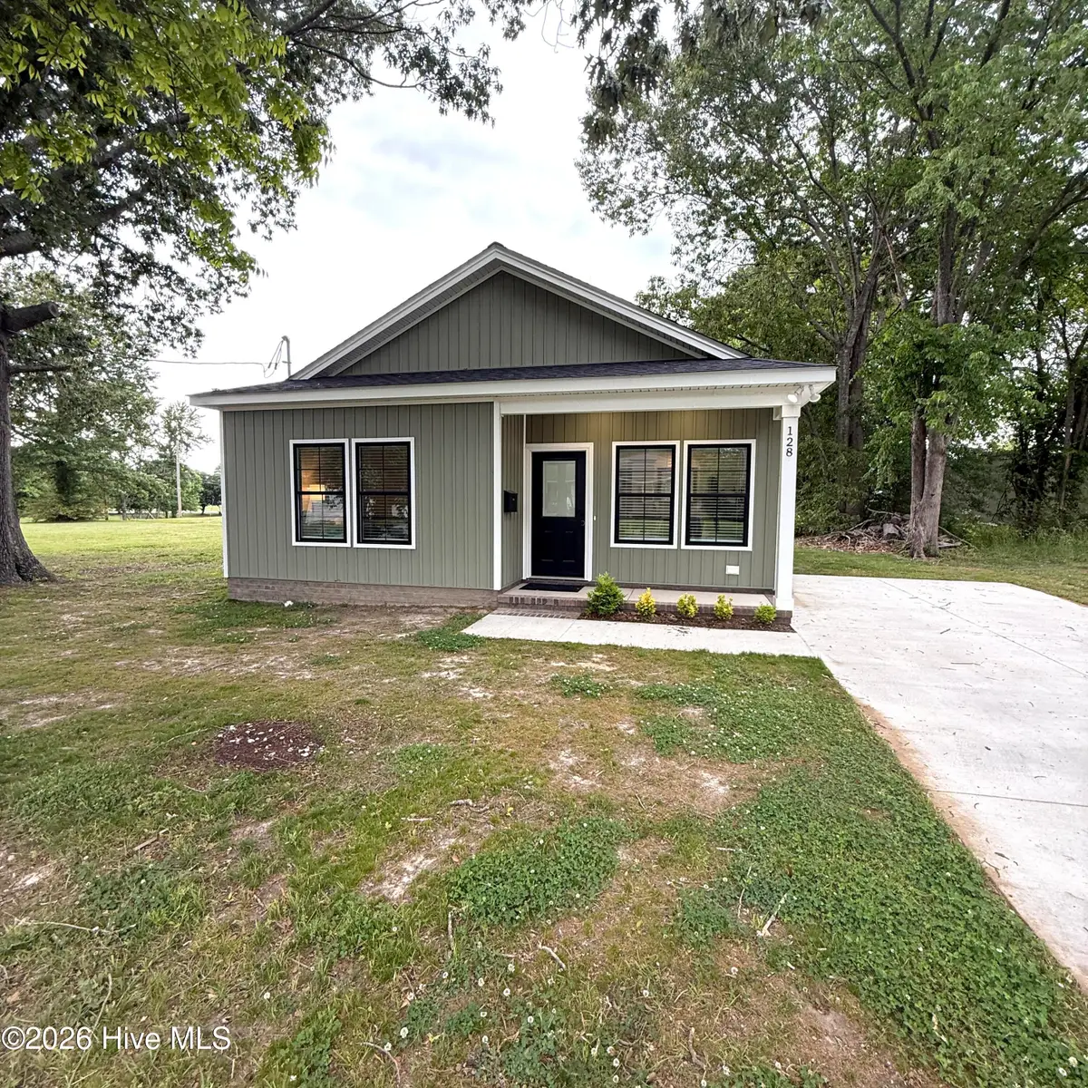128 W Hicks Street, Edenton, NC 27932 - #1