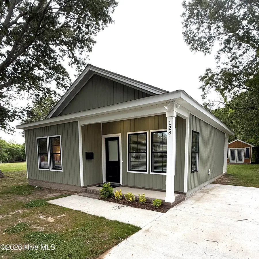 128 W Hicks Street, Edenton, NC 27932 - #2