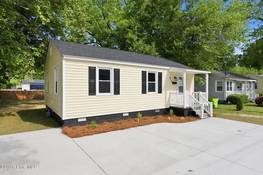 910 Simmons Street, New Bern, NC 28560 - #2