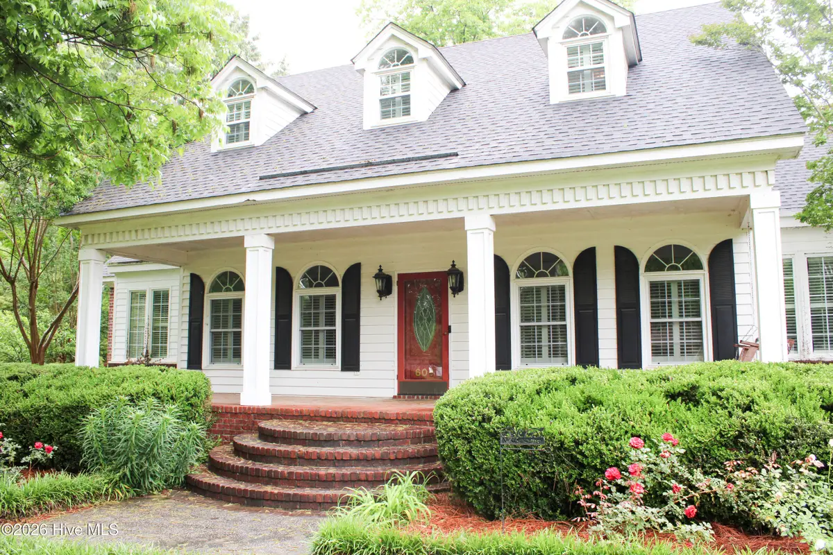 609 Robeson Avenue, Lake Waccamaw, NC 28450 - #1