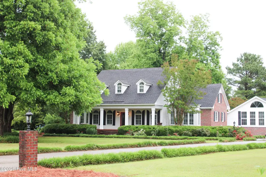 609 Robeson Avenue, Lake Waccamaw, NC 28450 - #3