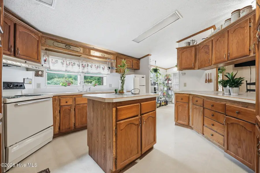 305 E Main Street, Creswell, NC 27928 - #3
