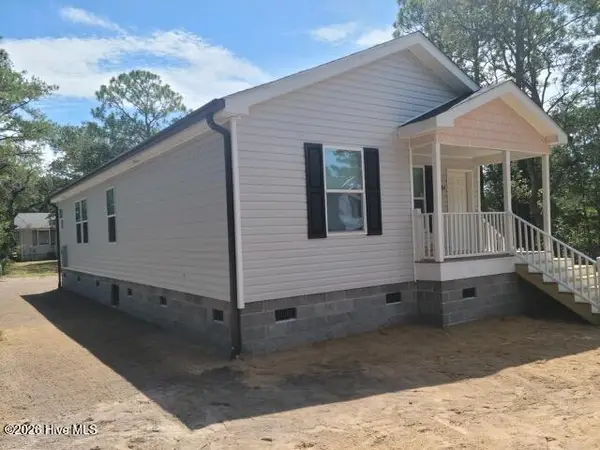 113 Pecan Avenue, Lake Waccamaw, NC 28450