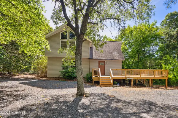 103 Round Oak Court, Seven Lakes, NC 27376