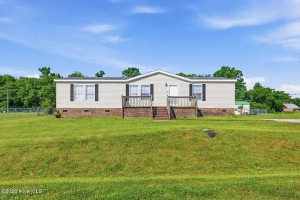 203 Buffy Court, Richlands, NC 28574