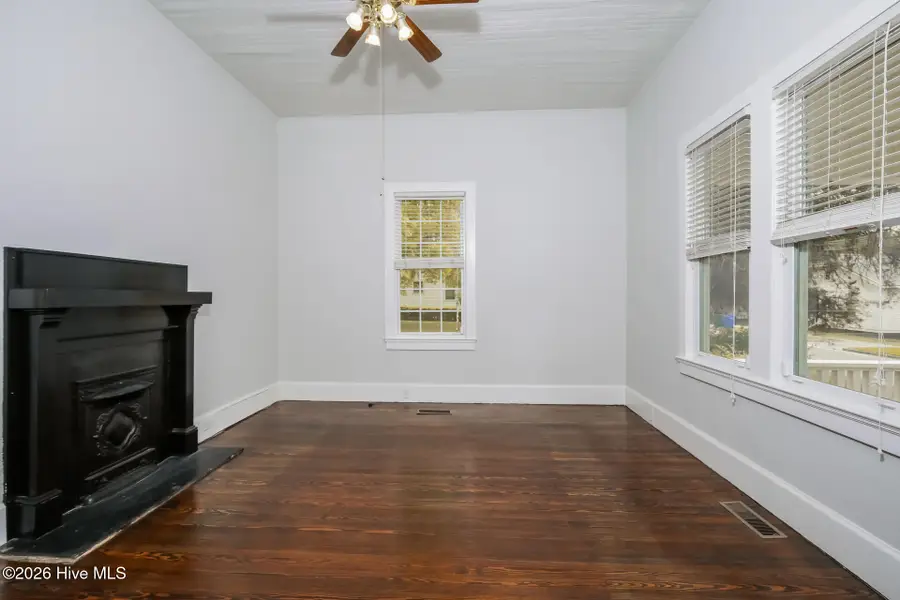 208 E Capitola Avenue, Kinston, NC 28501 - #3