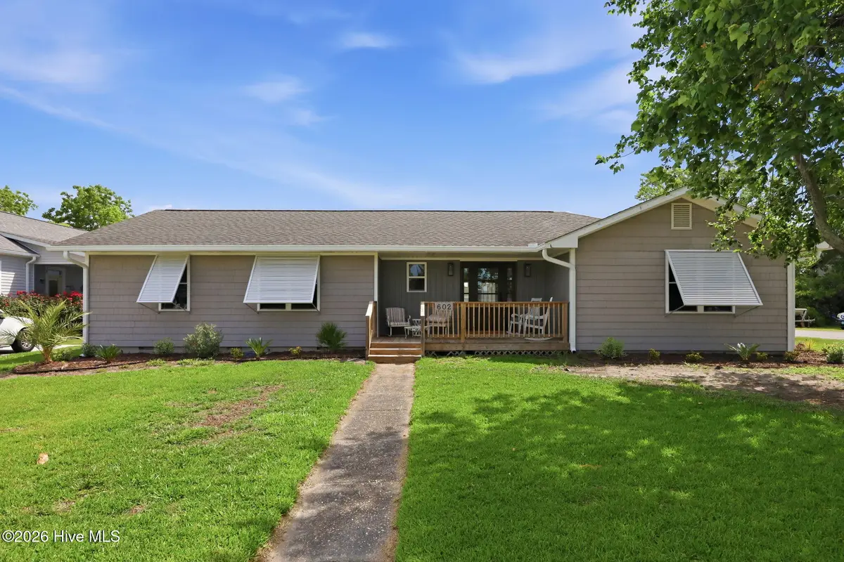 602 W Broad Street, Swansboro, NC 28584 - #1