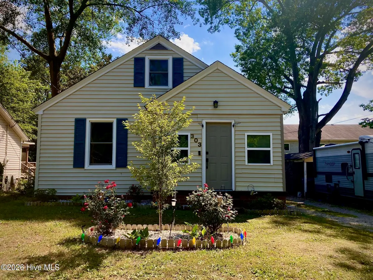 303 E 11th Street, Washington, NC 27889 - #1
