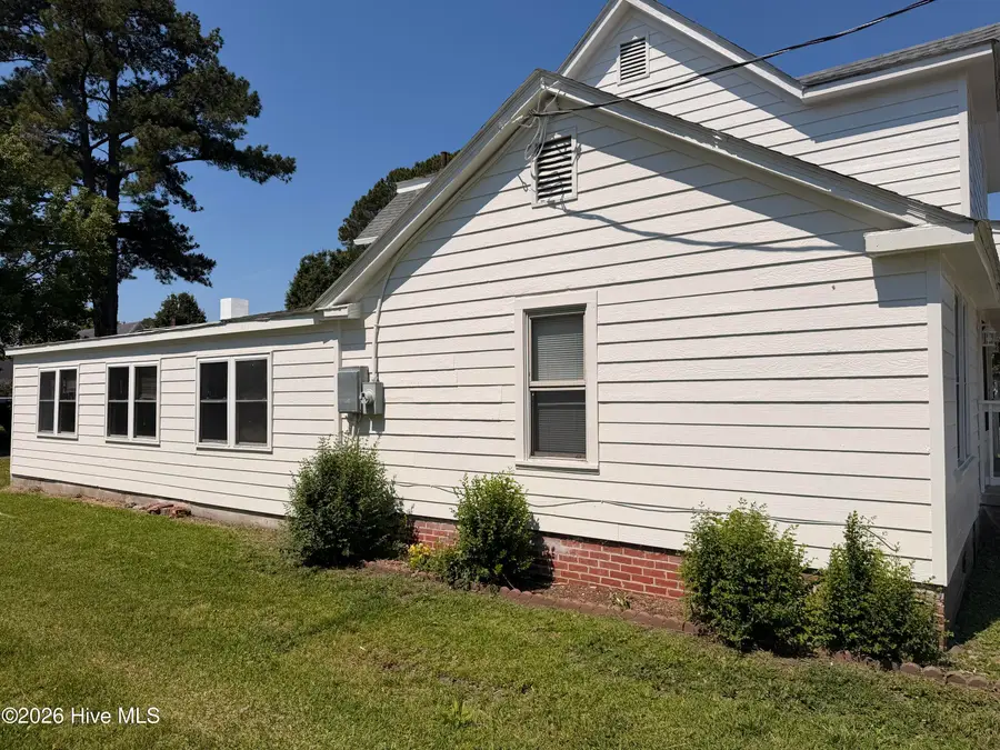 911 W Elizabeth Street, Elizabeth City, NC 27909 - #2