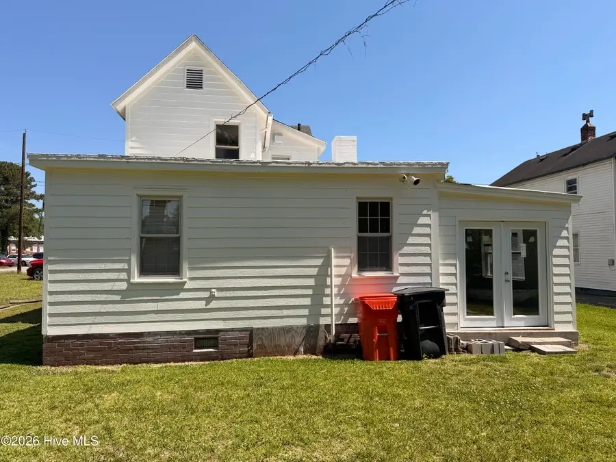 911 W Elizabeth Street, Elizabeth City, NC 27909 - #3