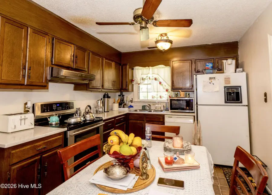 207 E Willowood Lane, Jacksonville, NC 28546 - #3