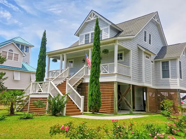 141 East Drive, Harkers Island, NC 28531