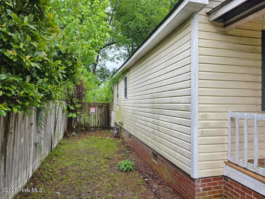 1011 E 6th Street, Washington, NC 27889 - #2
