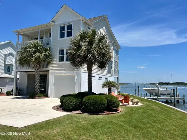 702 Roland Avenue, Surf City, NC 28445