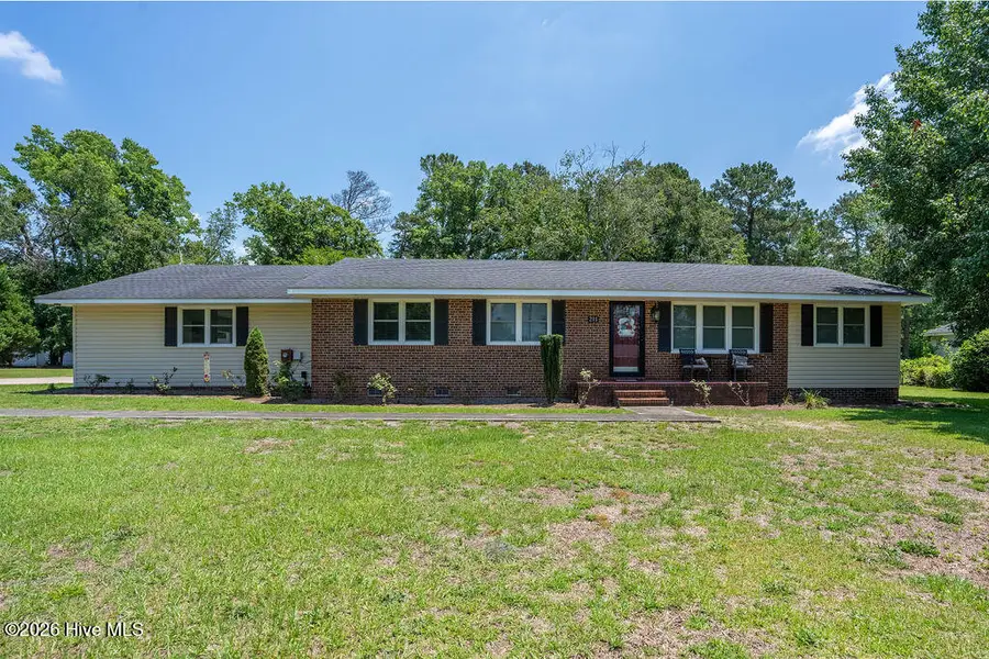 201 Glenwood Drive, Elizabethtown, NC 28337 - #2