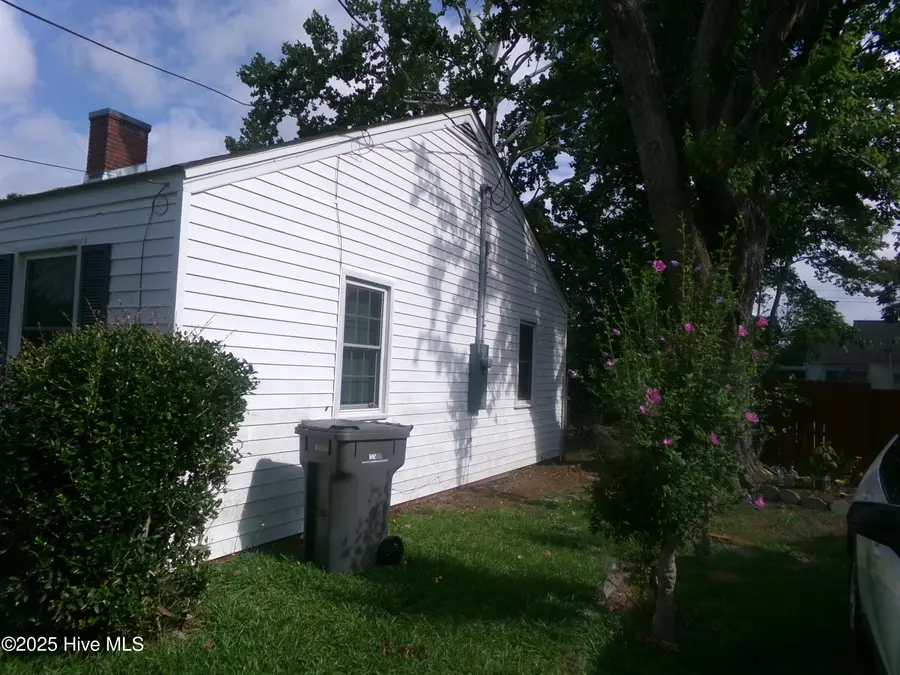 1009 E 6th Street, Lumberton, NC 28358 - #2
