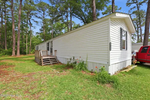 2093 Country Living Lane, Morehead City, NC 28557