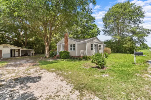 4044 Nc Highway 50, Maple Hill, NC 28454
