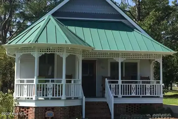 305 Vandemere Street, Oriental, NC 28571