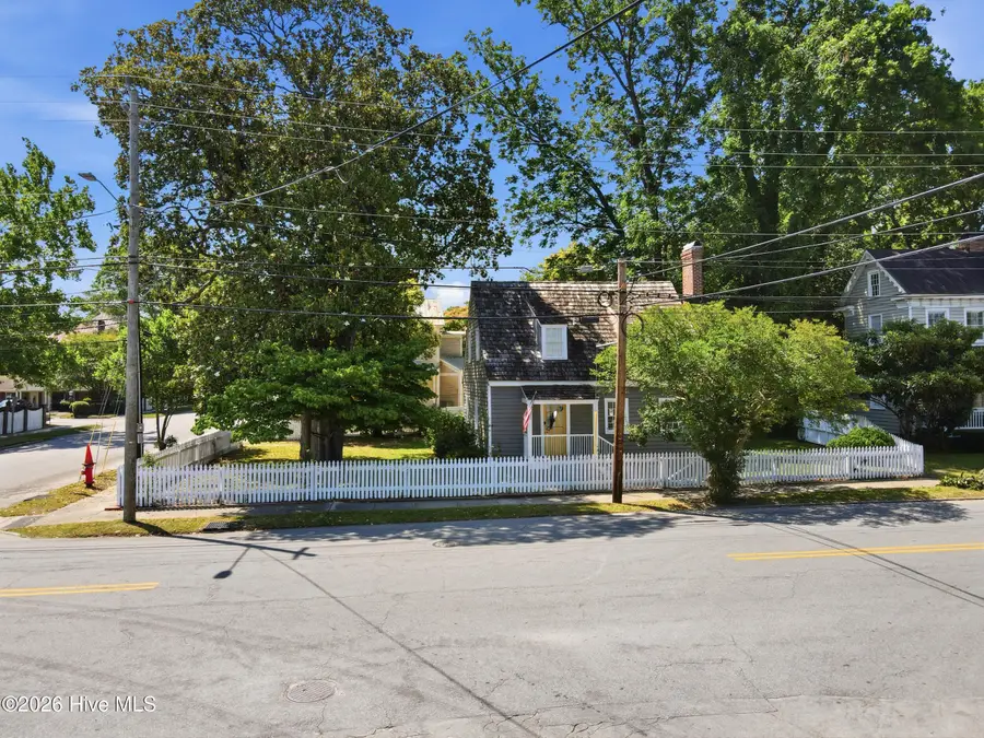 403 Queen Street, New Bern, NC 28562 - #2