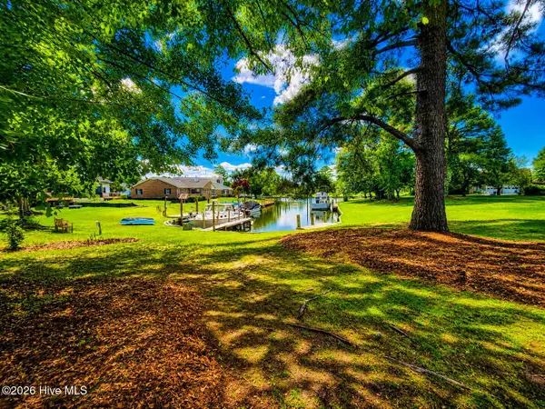 1206 Pelican Drive, New Bern, NC 28560