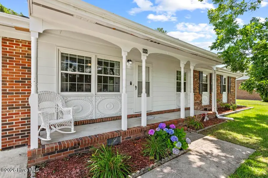 604 Oakwood Avenue, Jacksonville, NC 28546 - #2