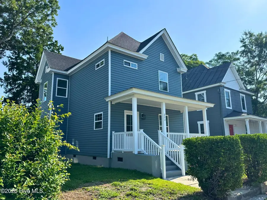 202 W Burgess Street, Elizabeth City, NC 27909 - #3