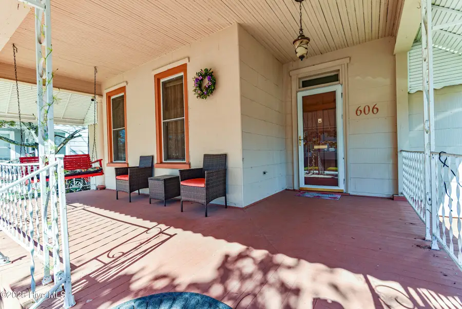 606 W Colonial Avenue, Elizabeth City, NC 27909 - #3