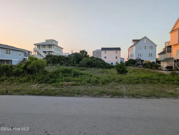 1110 N Topsail Drive N, Surf City, NC 28445