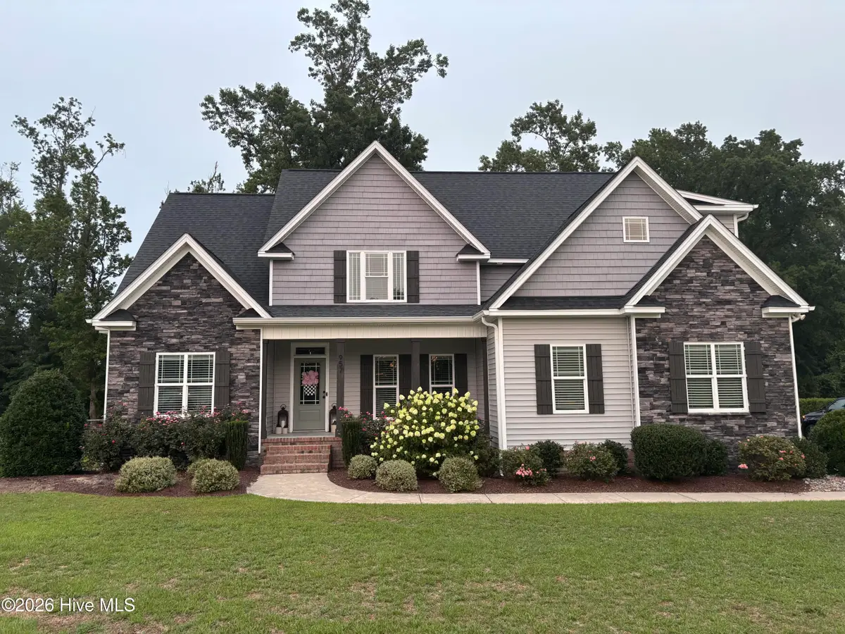 957 Bedford Heights Drive, Grimesland, NC 27837 - #1