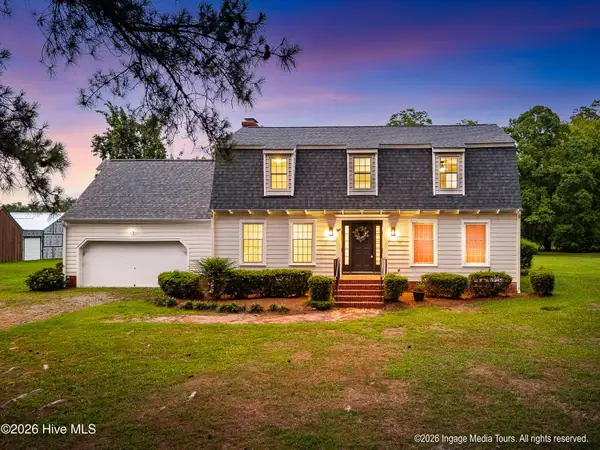 696 Laurie Ellis Road, Winterville, NC 28590