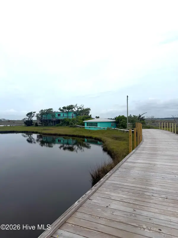 957 Broadway Street, Surf City, NC 28445