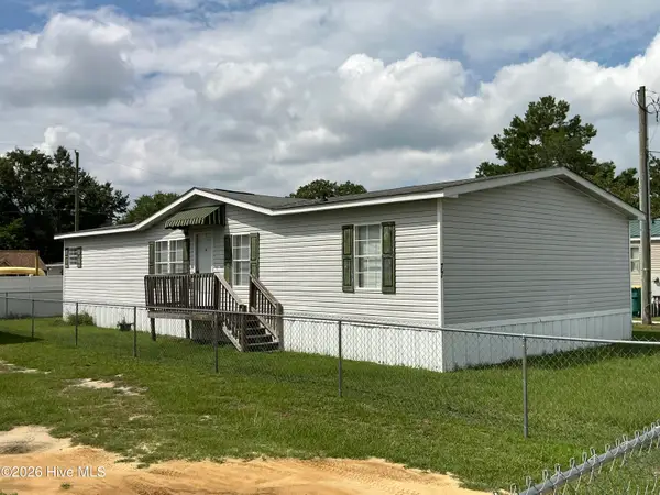 77 Maple Avenue, Elizabethtown, NC 28337