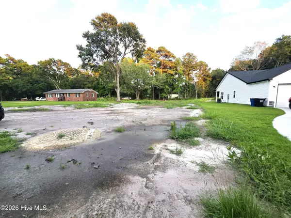 1390 Old Folkstone Road, Sneads Ferry, NC 28460