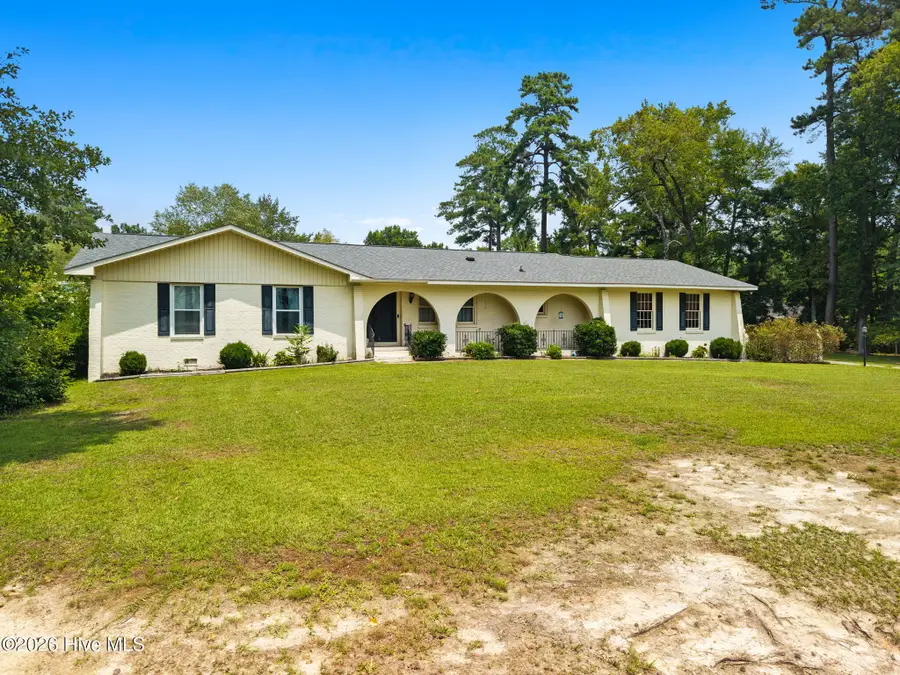 423 S Edgewood Circle, Whiteville, NC 28472 - #2