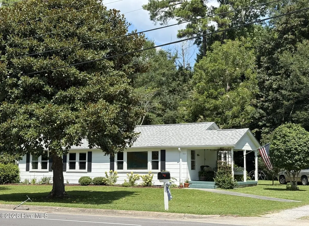 602 E Wilmington Street, Burgaw, NC 28425 - #1