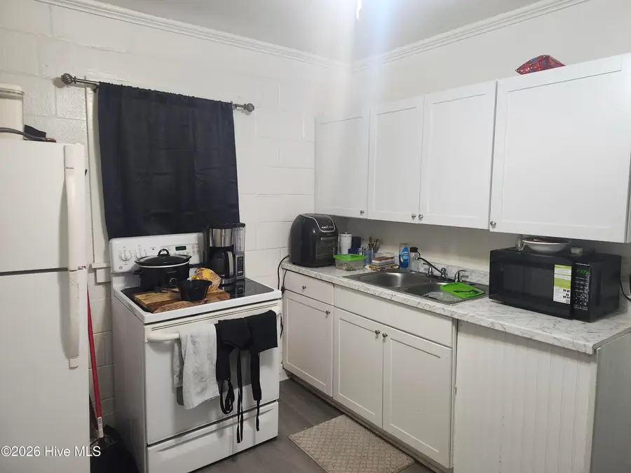 605 Washington Street, Laurinburg, NC 28352 - #2