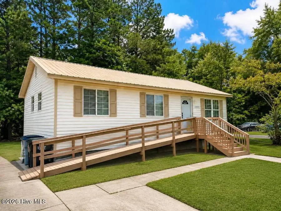 112 Poplar Street, Wallace, NC 28466 - #2