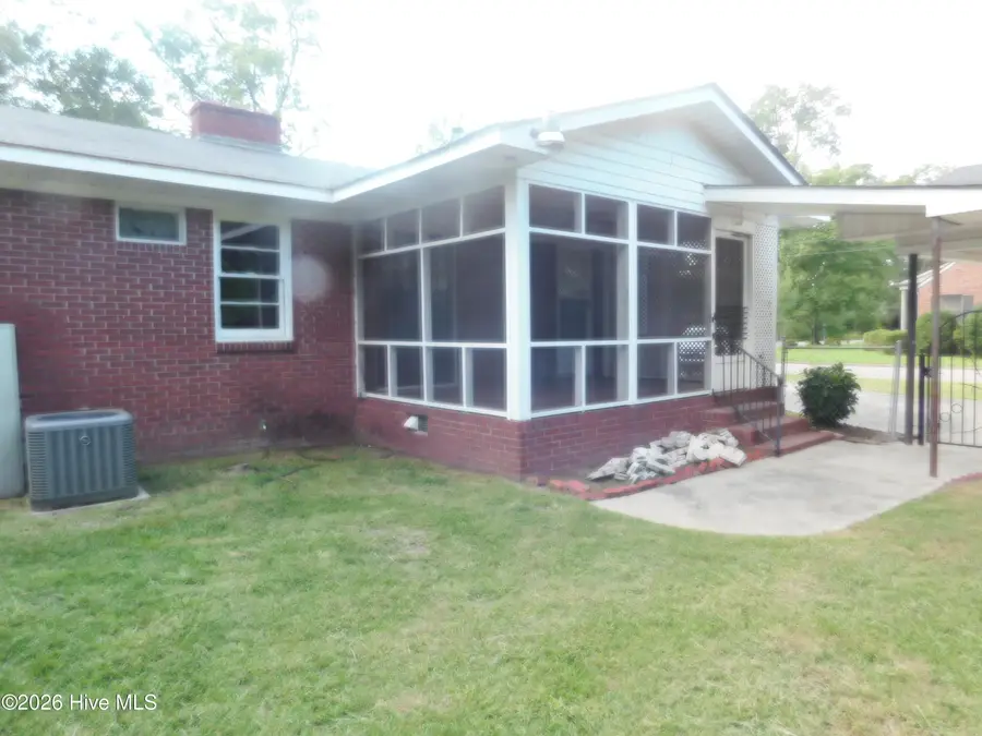 604 Everett Street, Laurinburg, NC 28352 - #2