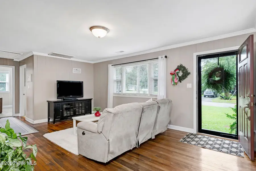 206 W Clement Street, Wallace, NC 28466 - #3