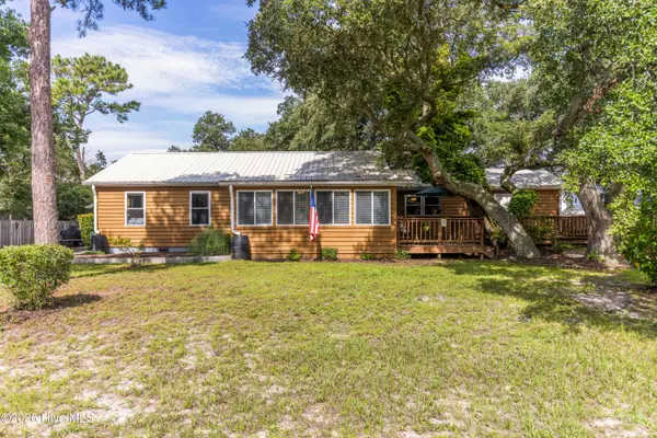 105 NW 7th Street, Oak Island, NC 28465